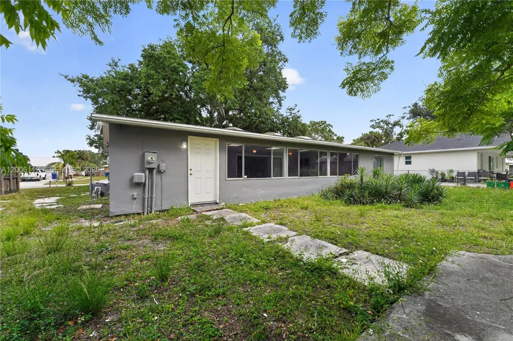 4030 SCHOOL CIR La Belle, FL 33935