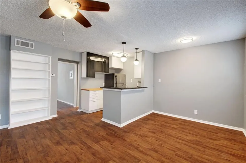 2401 Manor Road #127 Austin, TX 78722