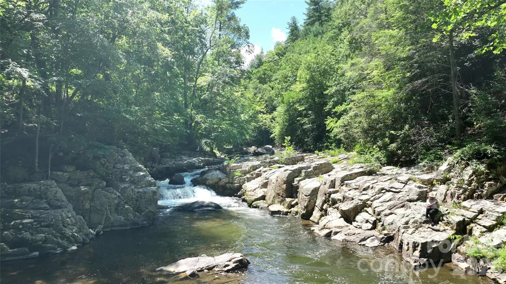 257 Henderson Drive Hot Springs, NC 28743