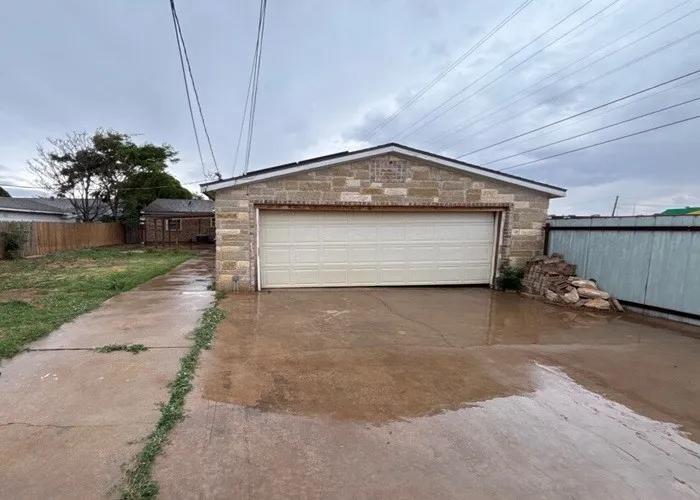 2218 Joliet Street Plainview, TX 79072