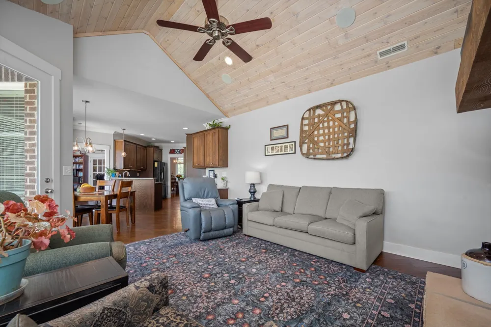 50 Bill Edde Rd Belvidere, TN 37306