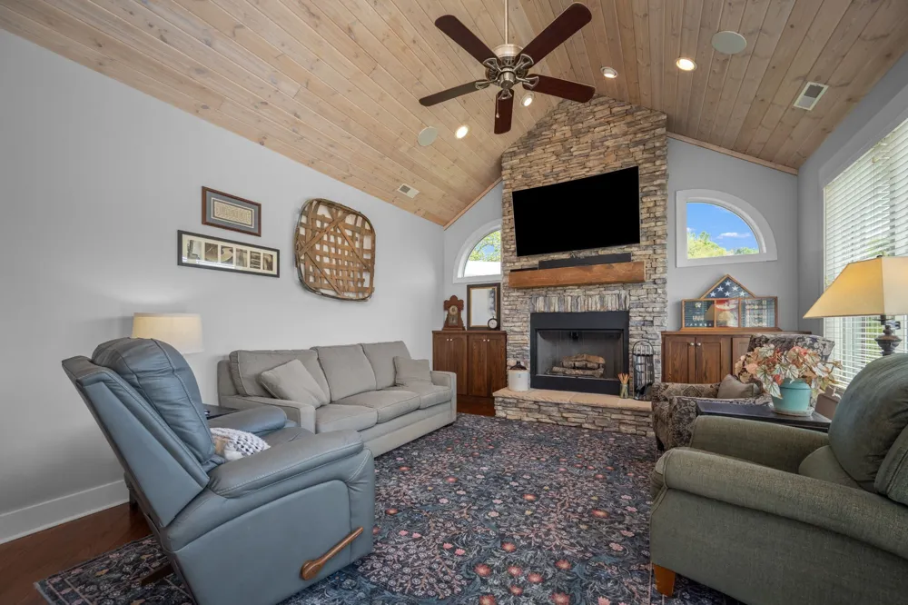 50 Bill Edde Rd Belvidere, TN 37306