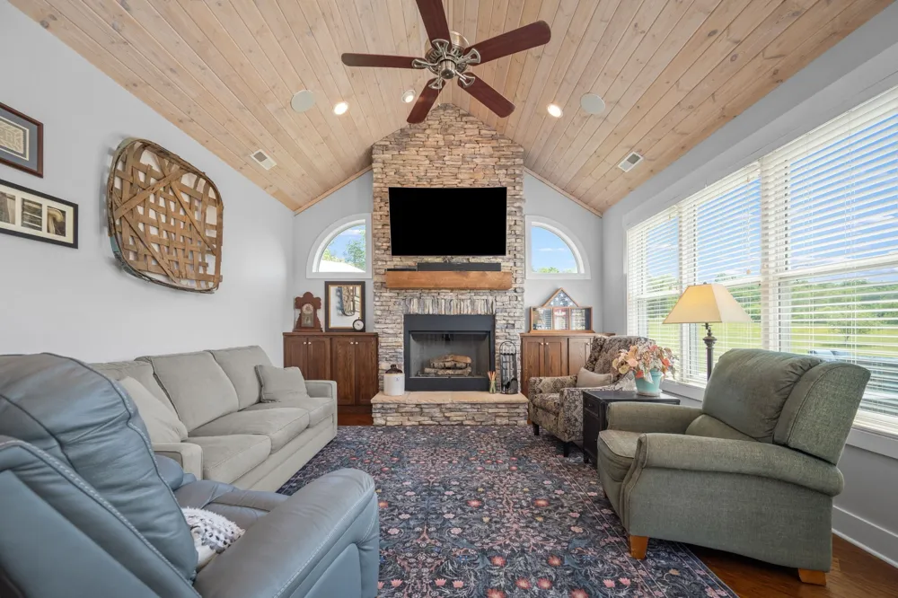 50 Bill Edde Rd Belvidere, TN 37306