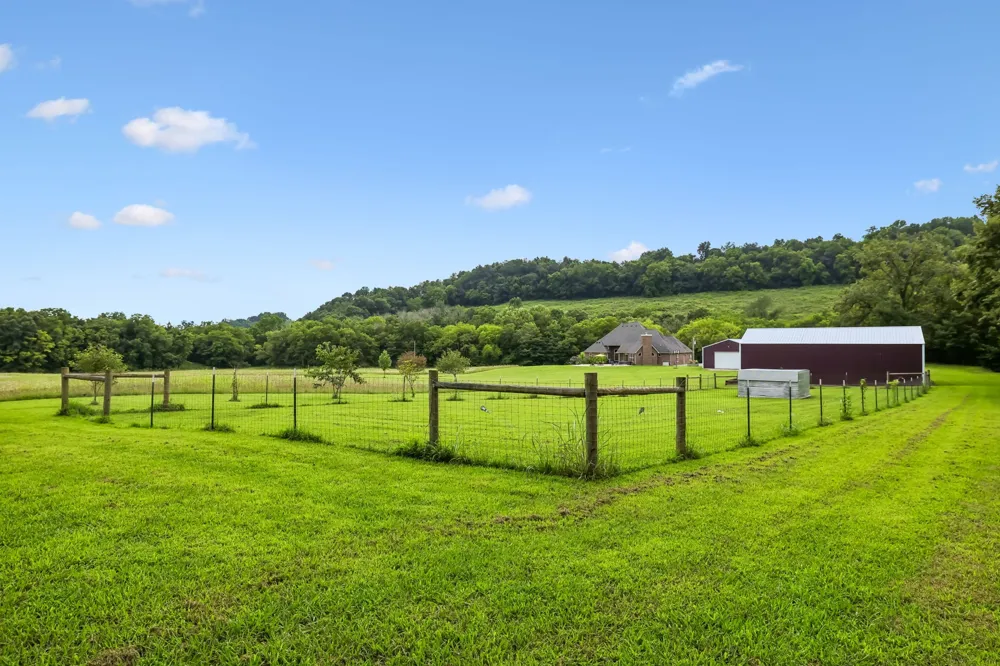 50 Bill Edde Rd Belvidere, TN 37306