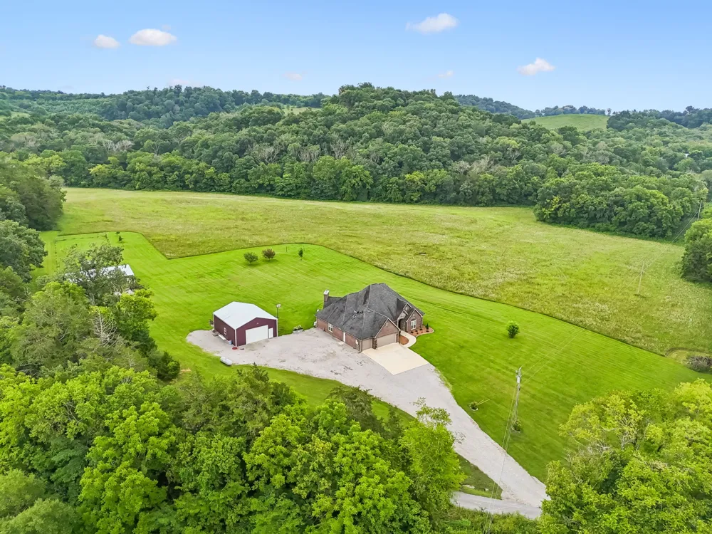 50 Bill Edde Rd Belvidere, TN 37306