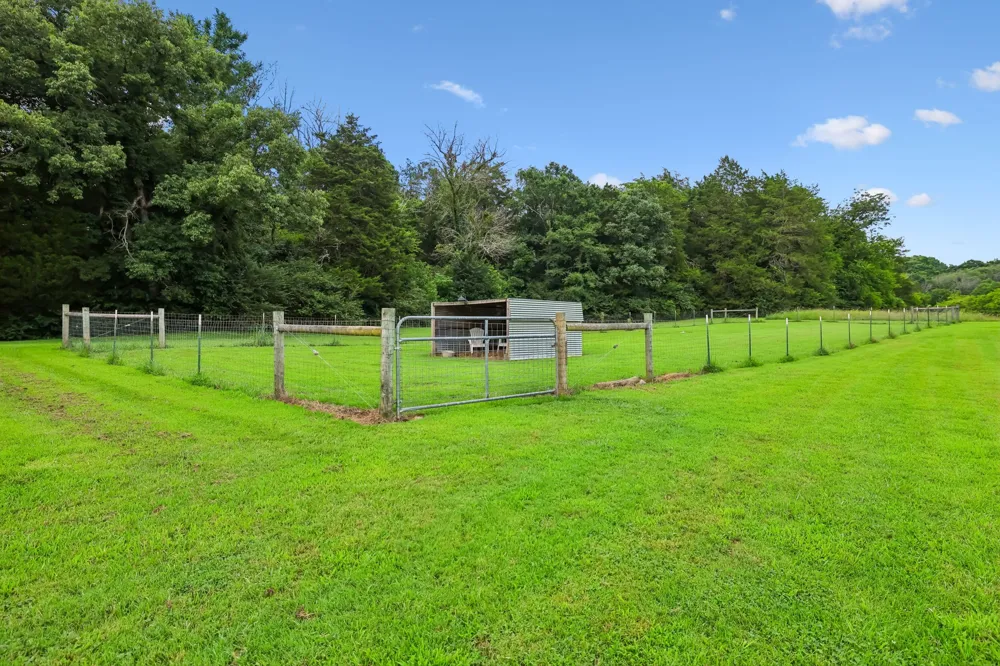 50 Bill Edde Rd Belvidere, TN 37306