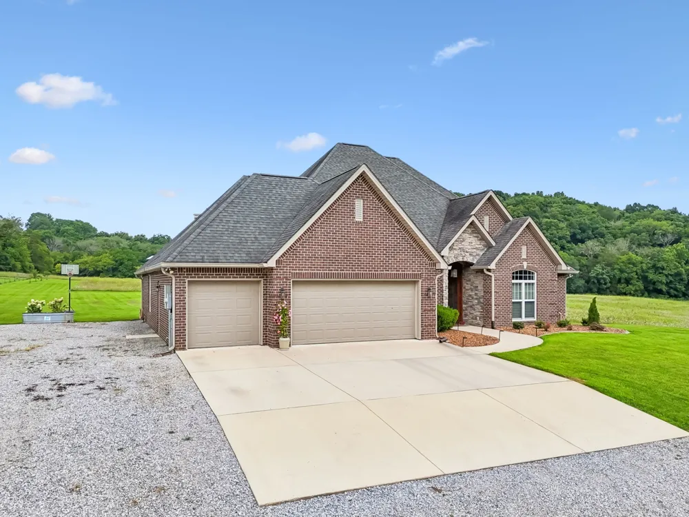 50 Bill Edde Rd Belvidere, TN 37306