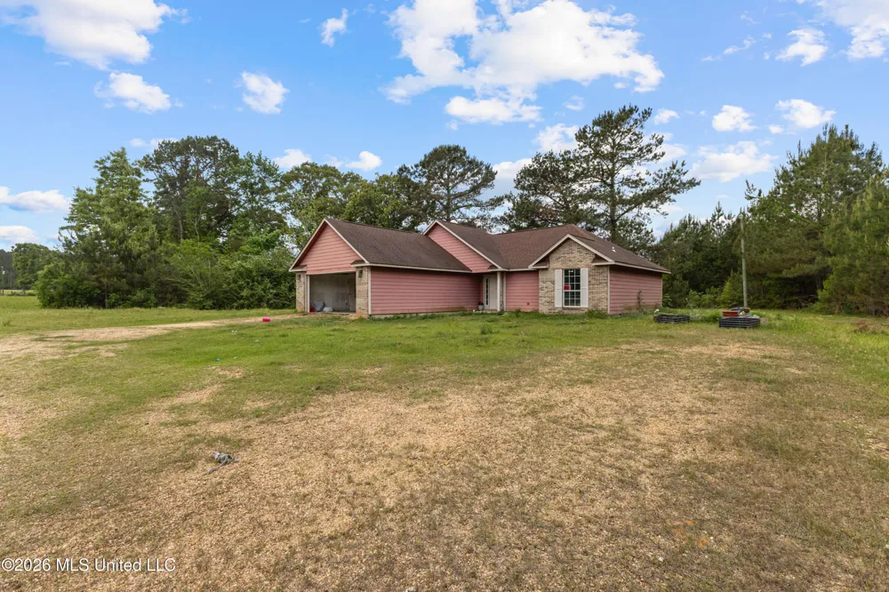 41 Adams Lane Prentiss, MS 39474