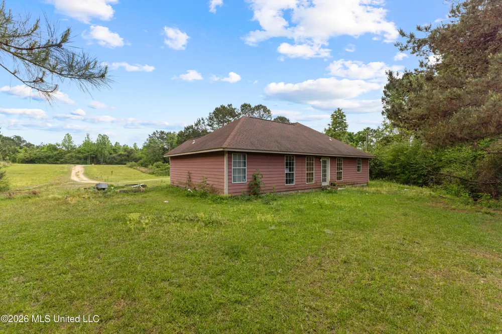 41 Adams Lane Prentiss, MS 39474