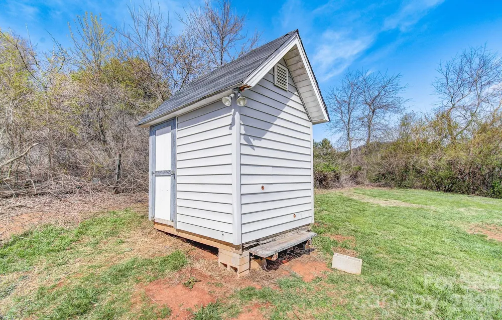 10 Lands End Drive Candler, NC 28715