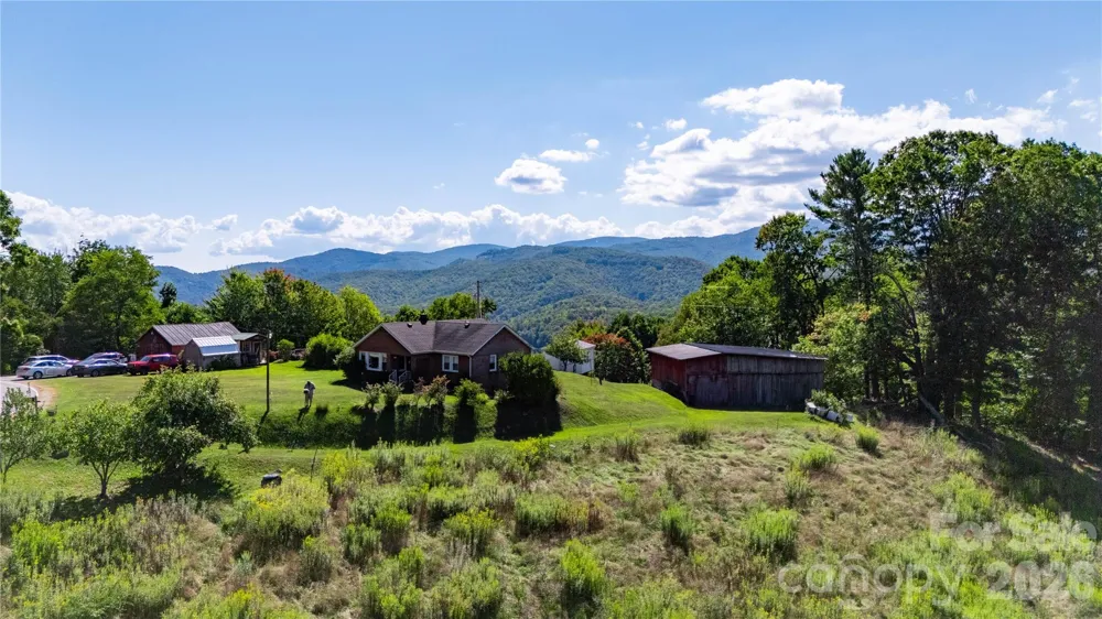 560 Russ Norris Heaton Road Elk Park, NC 28622