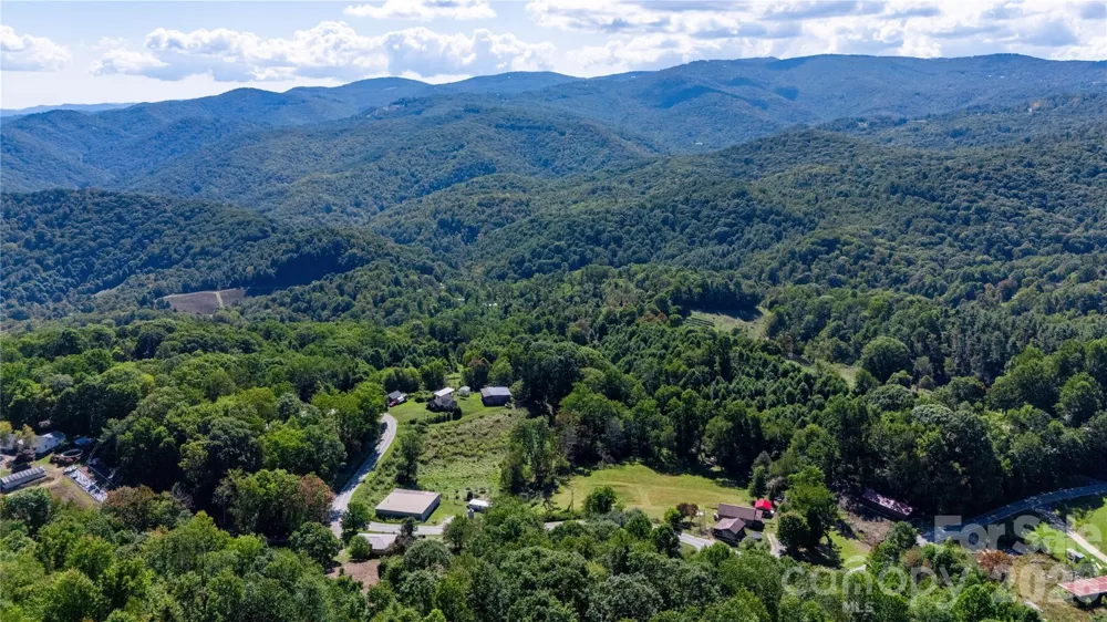 560 Russ Norris Heaton Road Elk Park, NC 28622