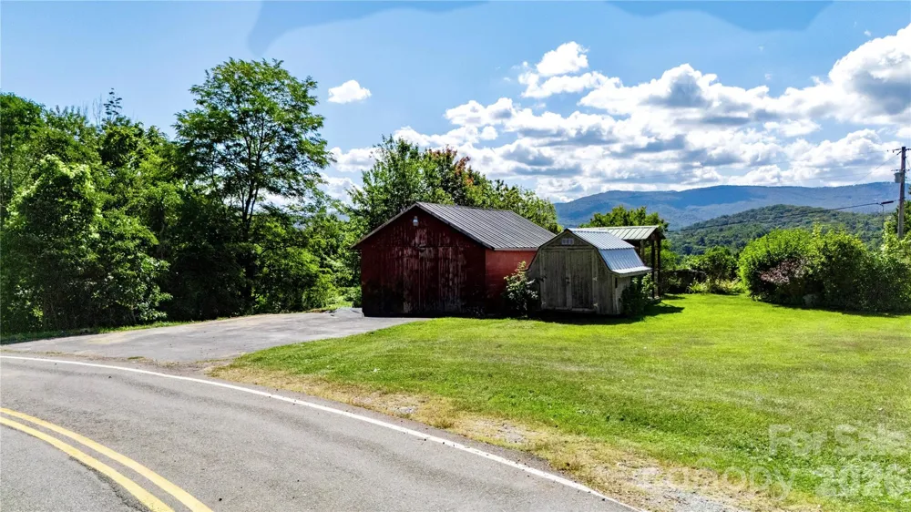 560 Russ Norris Heaton Road Elk Park, NC 28622