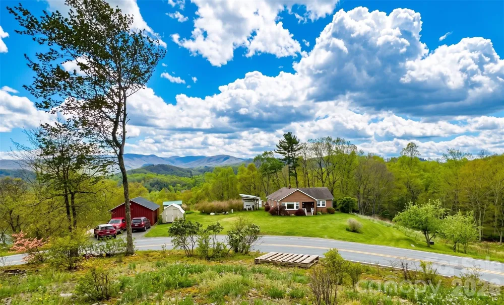 560 Russ Norris Heaton Road Elk Park, NC 28622