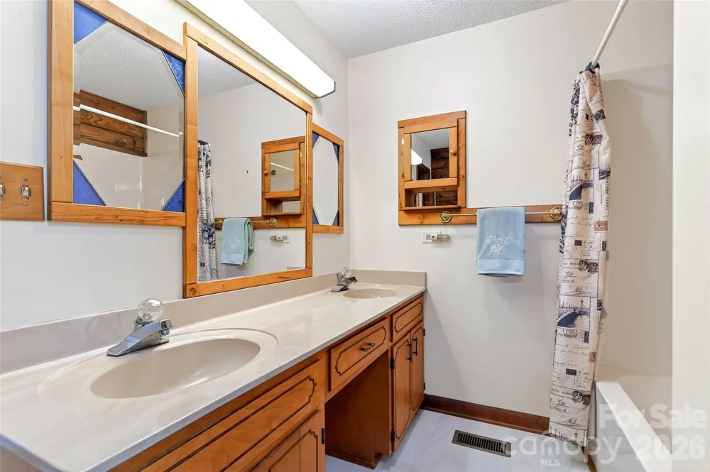 221 Hammer Hollow Drive Marion, NC 28752