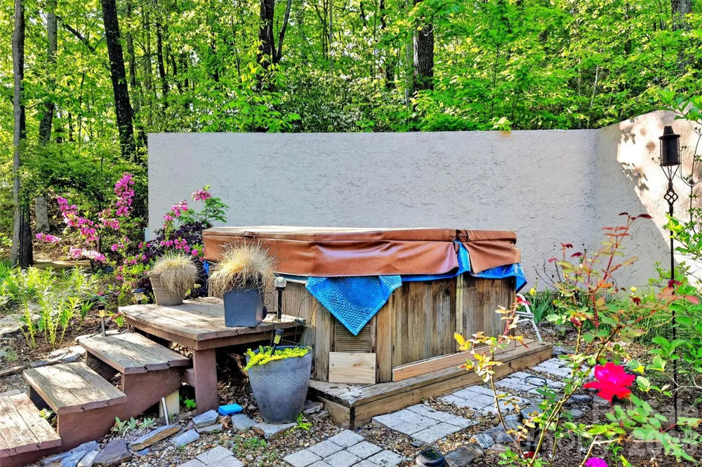 221 Hammer Hollow Drive Marion, NC 28752