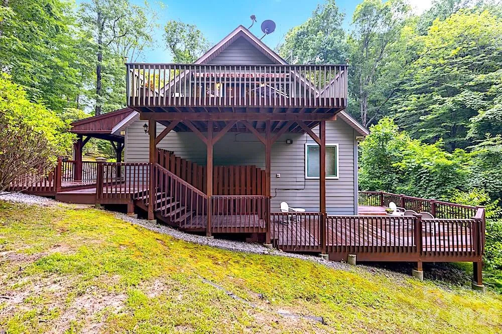 178 Whetstone Gap Road Lake Toxaway, NC 28747