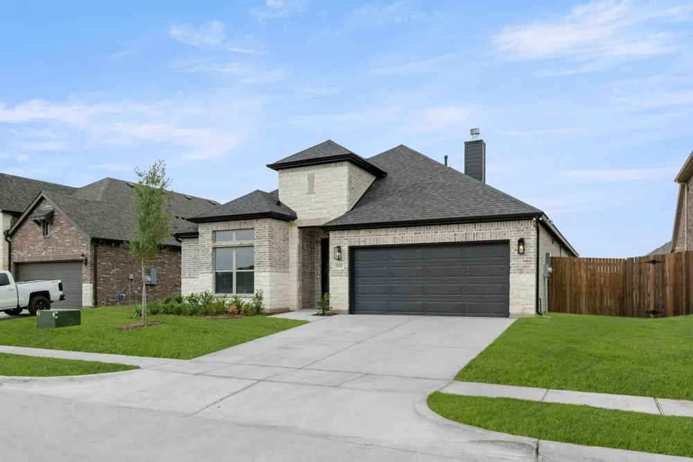 2632 Steve Street Burleson, TX 76028