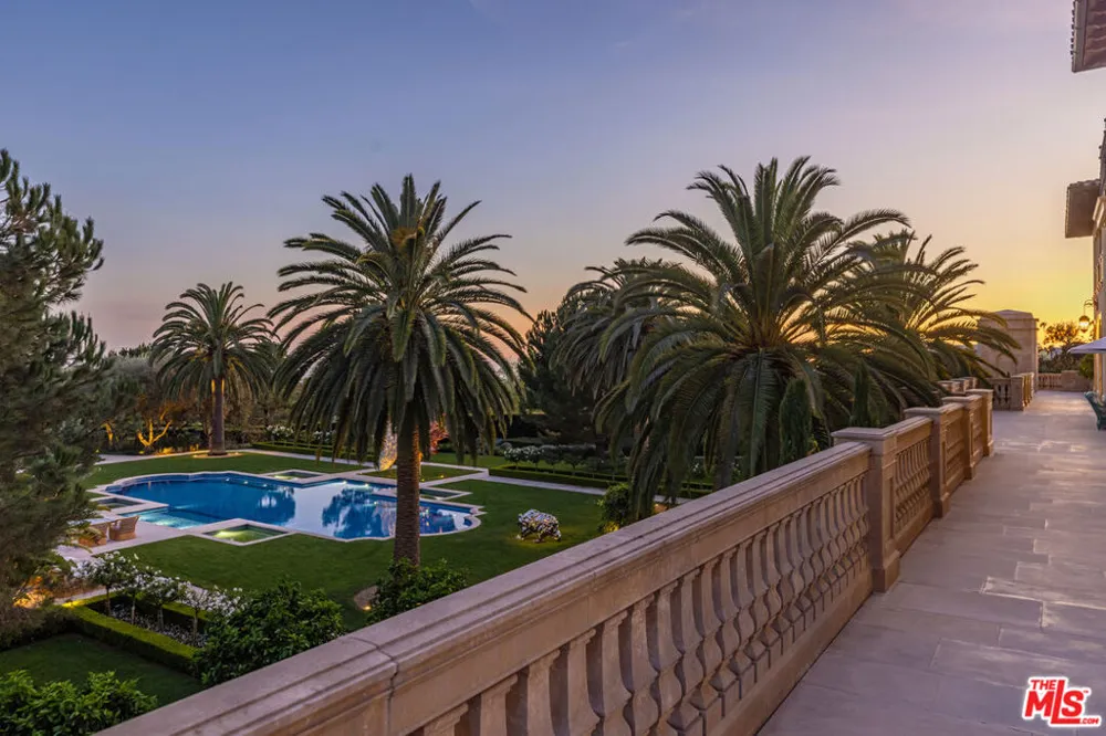 11201 Chalon Road Los Angeles, CA 90049