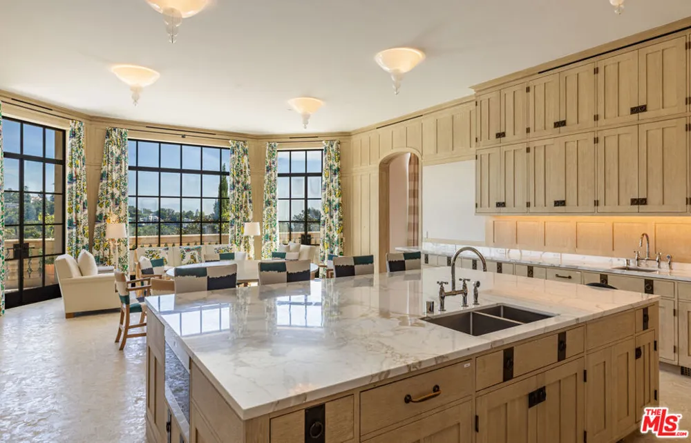 11201 Chalon Road Los Angeles, CA 90049