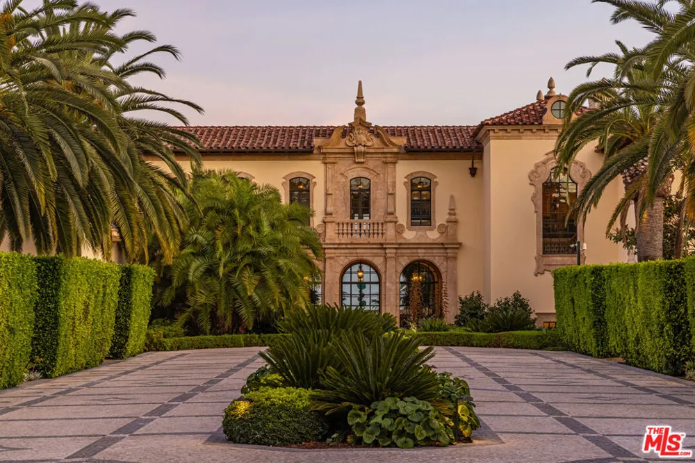 11201 Chalon Road Los Angeles, CA 90049