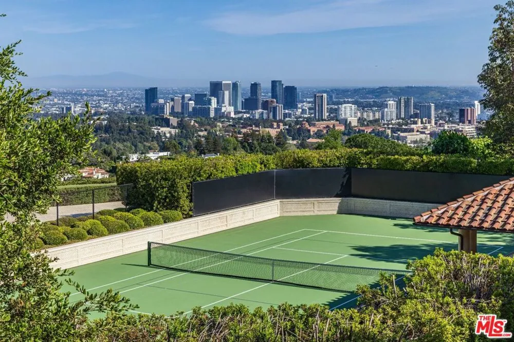11201 Chalon Road Los Angeles, CA 90049