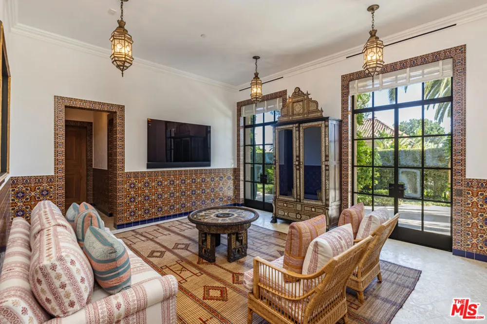 11201 Chalon Road Los Angeles, CA 90049