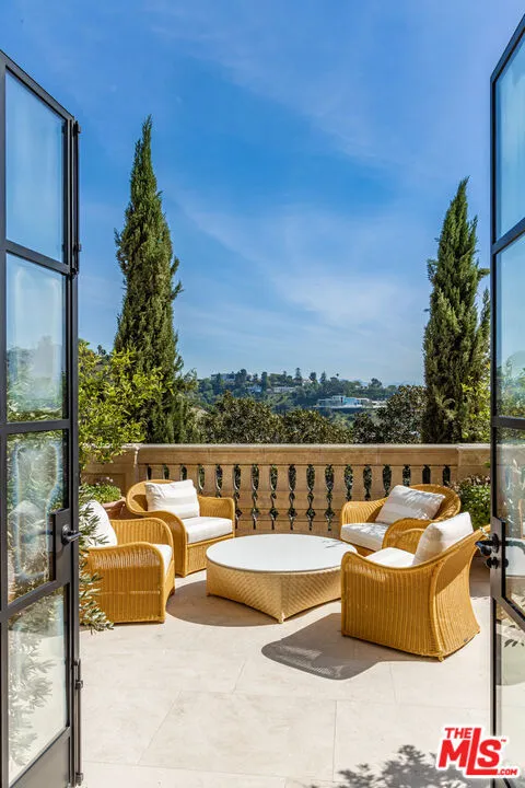 11201 Chalon Road Los Angeles, CA 90049