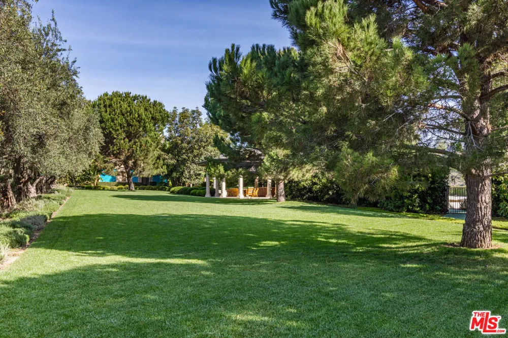 11201 Chalon Road Los Angeles, CA 90049