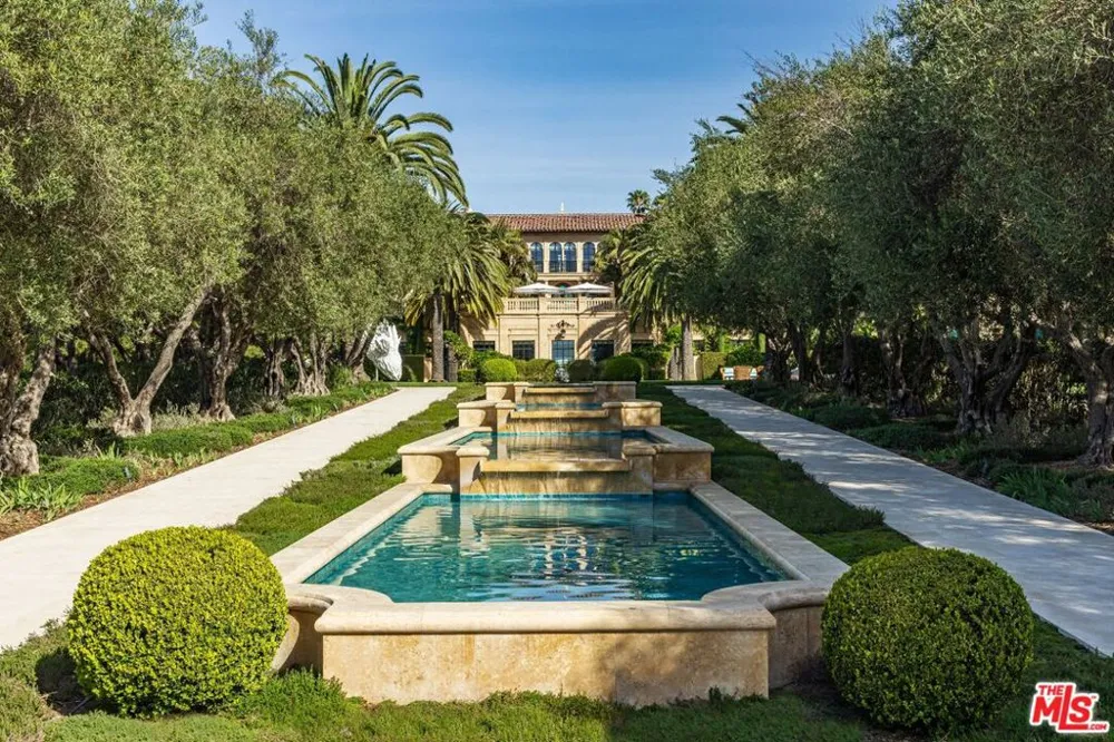 11201 Chalon Road Los Angeles, CA 90049