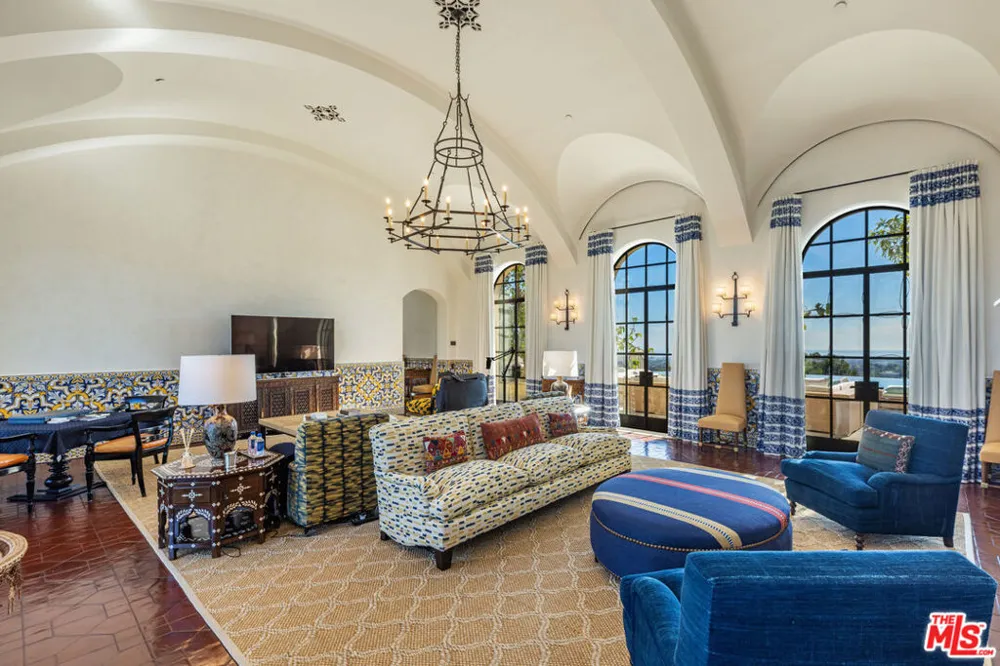 11201 Chalon Road Los Angeles, CA 90049