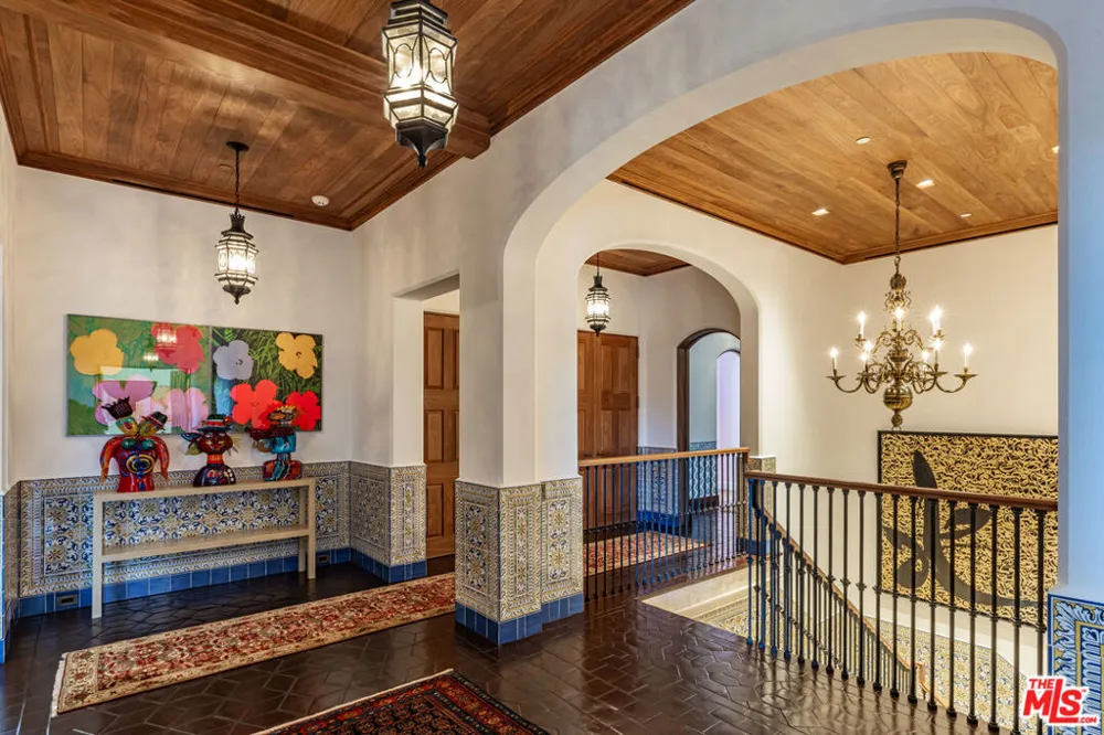 11201 Chalon Road Los Angeles, CA 90049