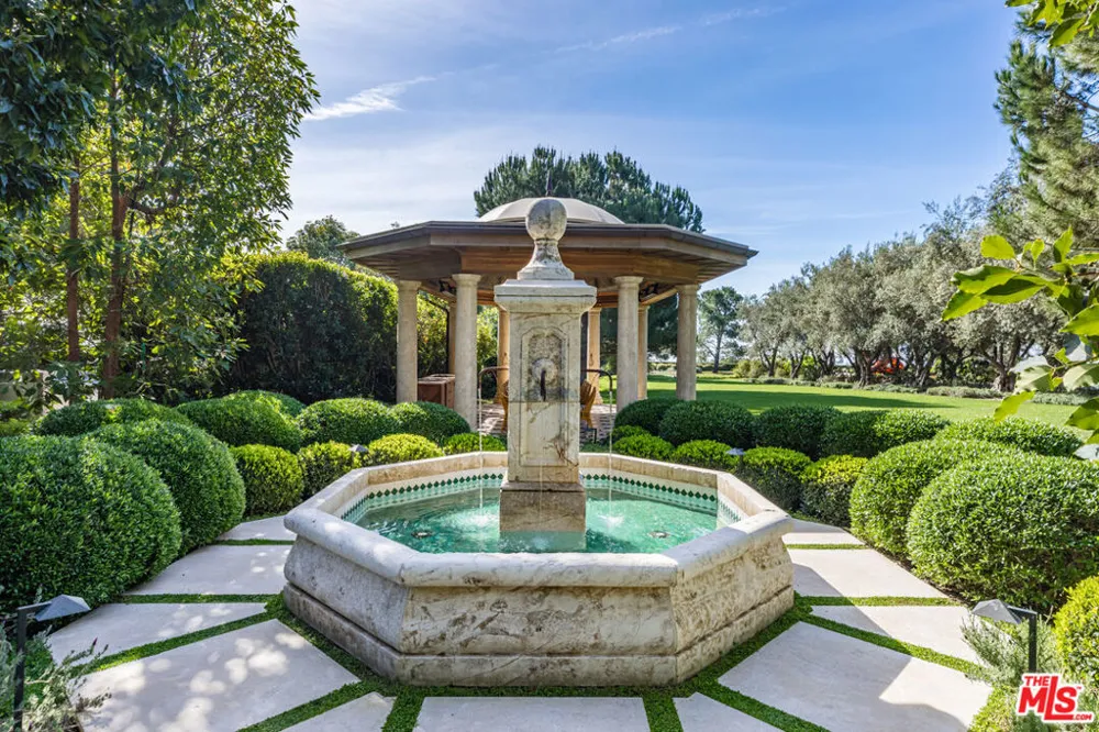 11201 Chalon Road Los Angeles, CA 90049