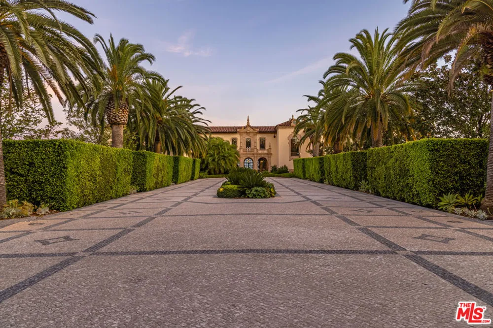 11201 Chalon Road Los Angeles, CA 90049