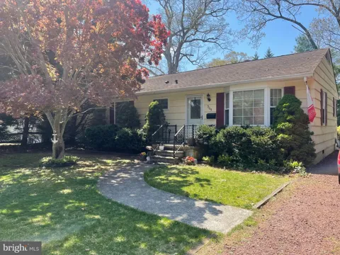 305 W EDGEWOOD AVENUE