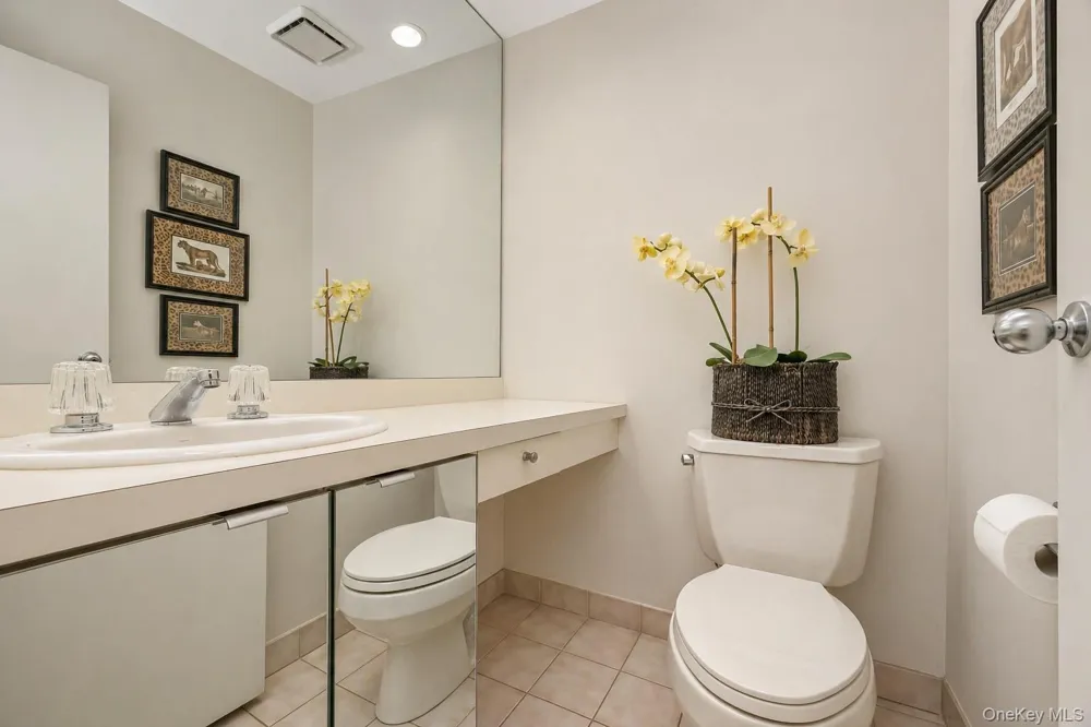 71 Eagle Chase Woodbury, NY 11797