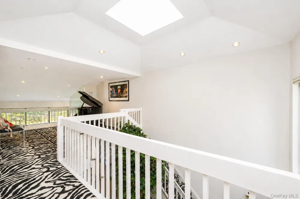 71 Eagle Chase Woodbury, NY 11797