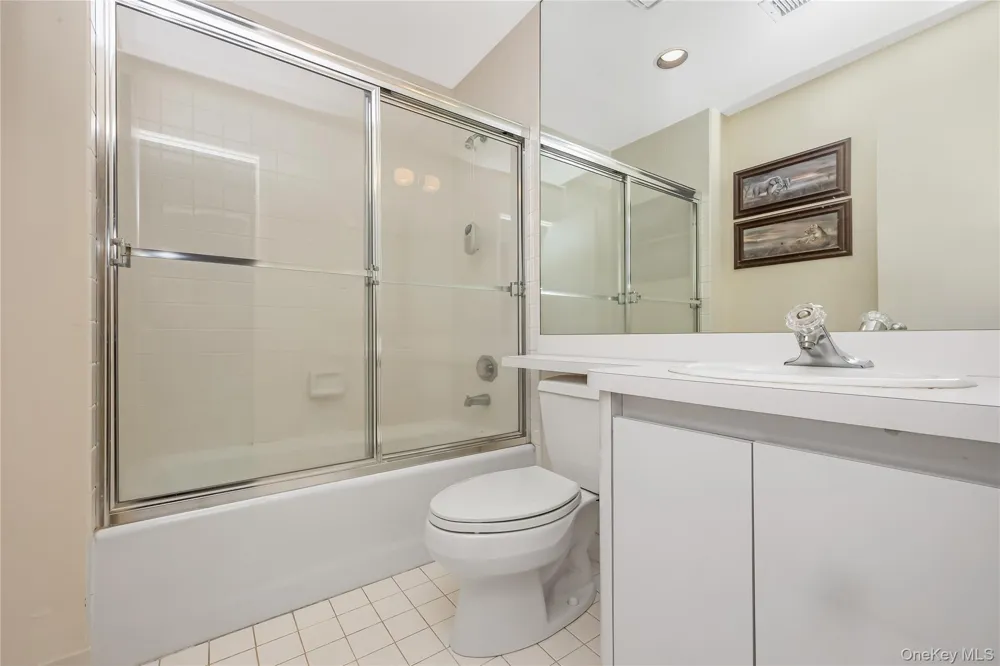 71 Eagle Chase Woodbury, NY 11797
