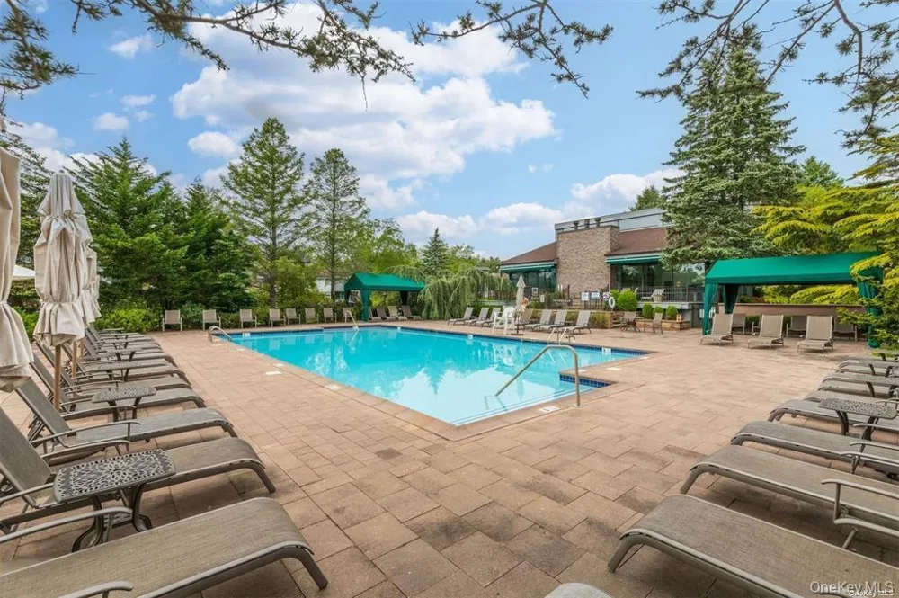 71 Eagle Chase Woodbury, NY 11797