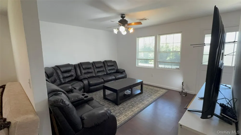 29 Sheridan Drive Shirley, NY 11967