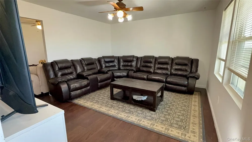 29 Sheridan Drive Shirley, NY 11967
