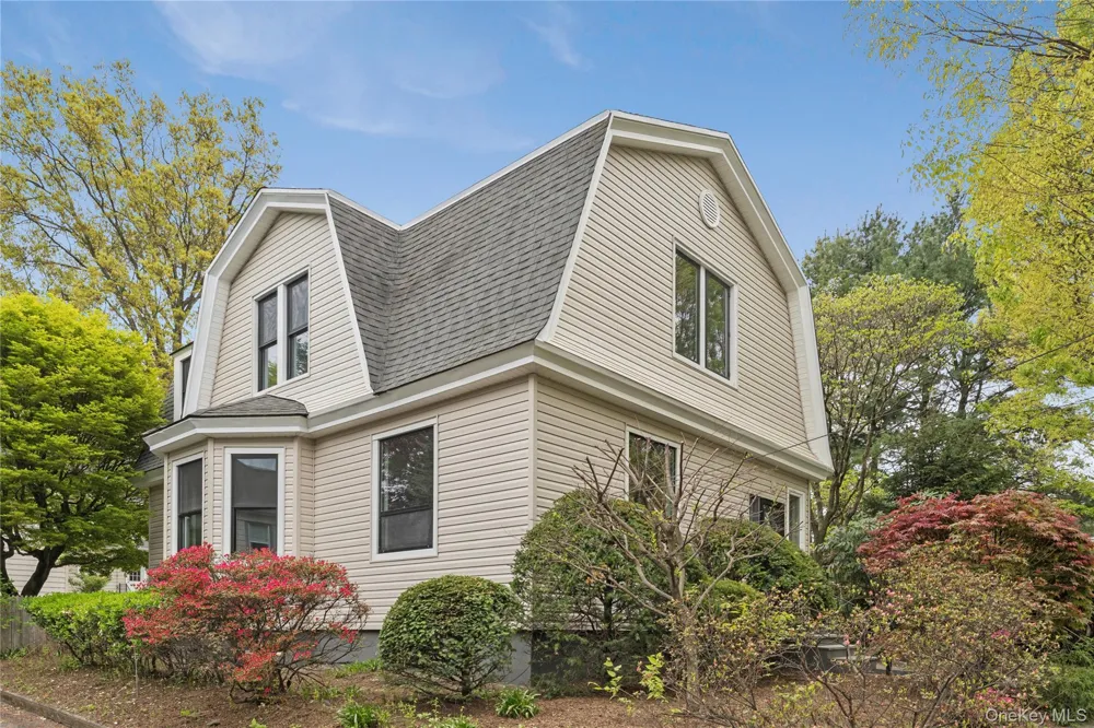 21 Mackey Avenue Port Washington, NY 11050