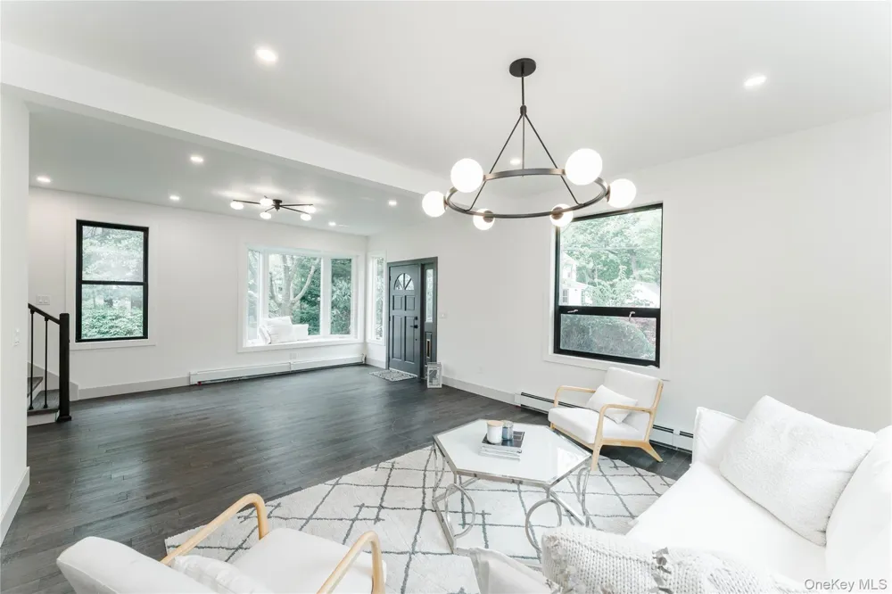 21 Mackey Avenue Port Washington, NY 11050