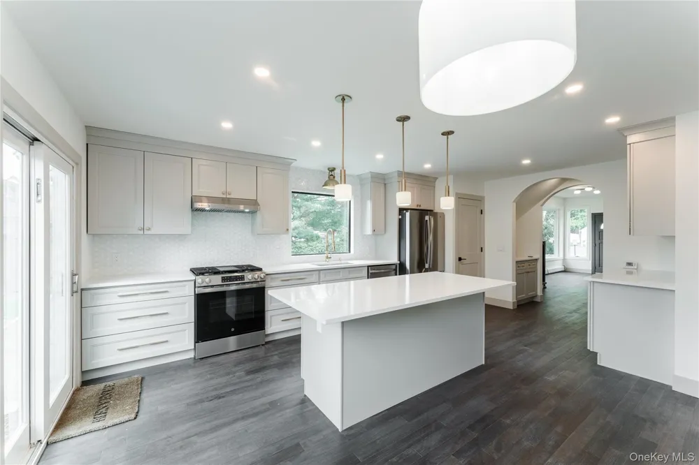 21 Mackey Avenue Port Washington, NY 11050