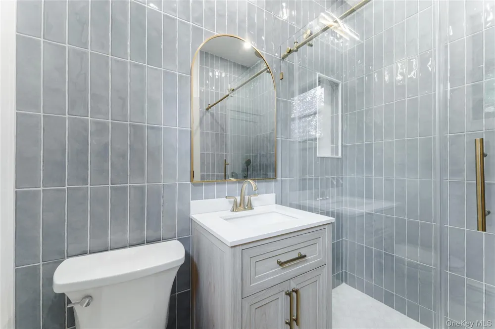 21 Mackey Avenue Port Washington, NY 11050