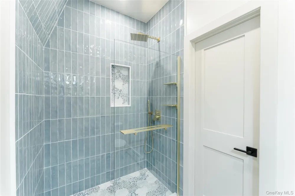 21 Mackey Avenue Port Washington, NY 11050
