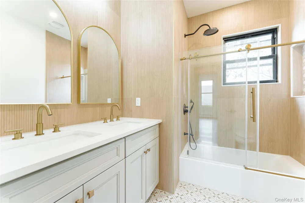 21 Mackey Avenue Port Washington, NY 11050