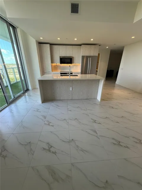 2000 Metropica Way #901