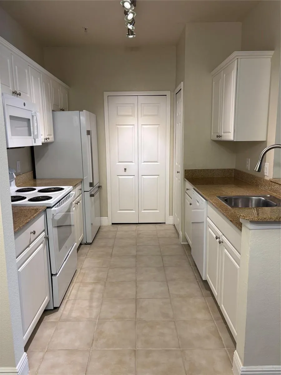 143 SOUTHERN PECAN CIRCLE #206 Winter Garden, FL 34787