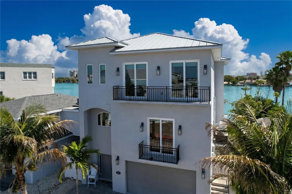 306 BAY PLZ Treasure Island, FL 33706